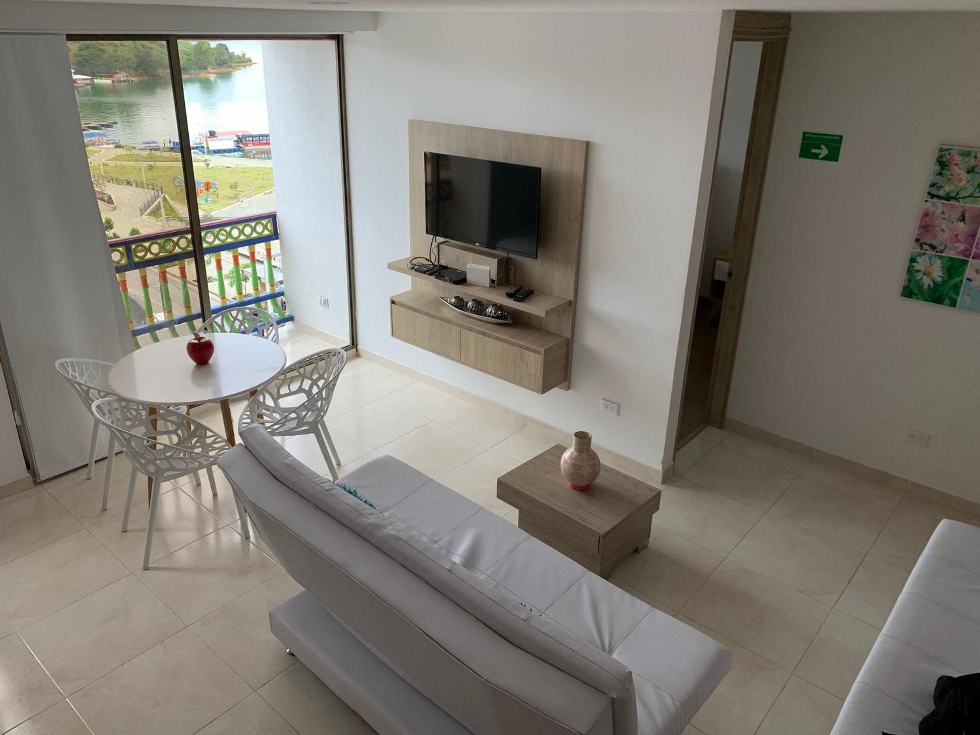 Apartamentos San Jose Vistal Al Lago, Cerca Del Parque. Guatape. Екстер'єр фото