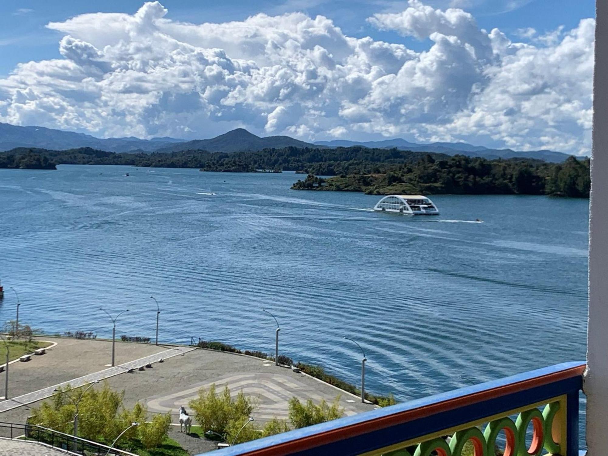 Apartamentos San Jose Vistal Al Lago, Cerca Del Parque. Guatape. Екстер'єр фото