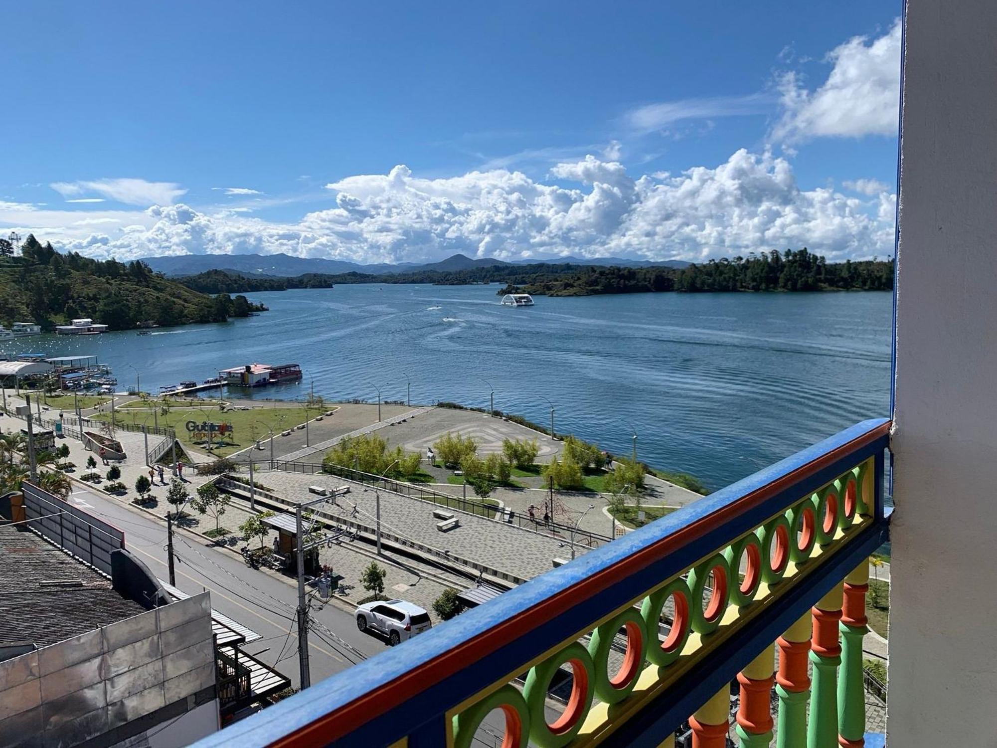 Apartamentos San Jose Vistal Al Lago, Cerca Del Parque. Guatape. Екстер'єр фото